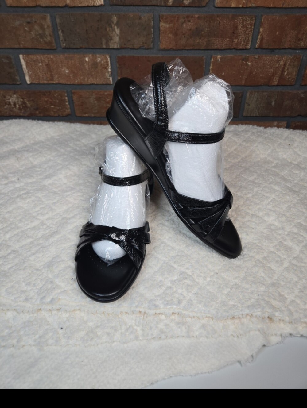 NWOT SAS STRAPPY WEDGE SANDAL PATENT LEATHER BLACK SANDALS SZ 11N